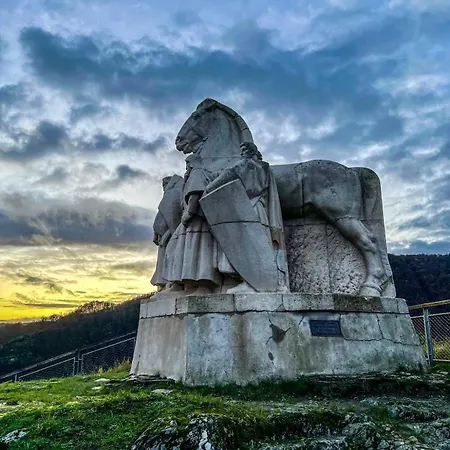 Refuge Des Legendes, Proche Statue Et Randonnee 펜션